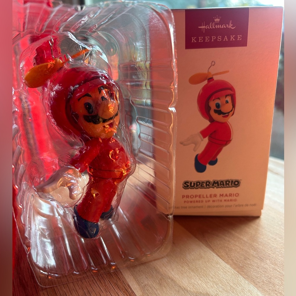 🆕🎄Hallmark KEEPSAKE 🎁 Super Mario Propeller Mario Ornament (2024)